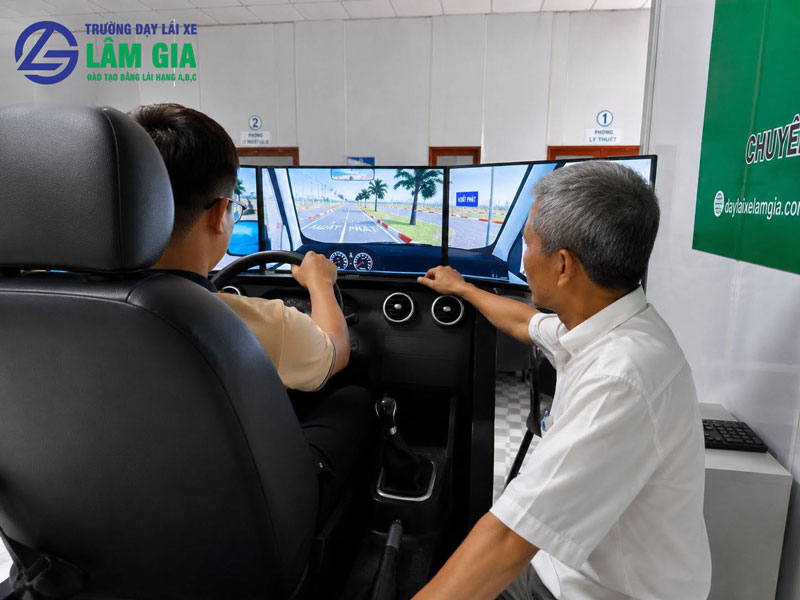 Cabin mô phỏng lái xe tại Lâm Gia