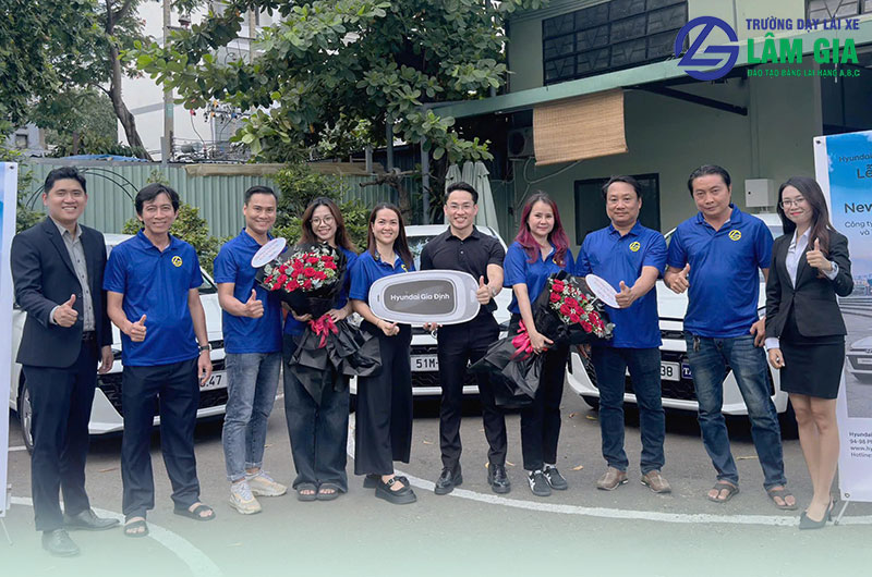 Học viên hoàn thành khóa học bằng lái ô tô