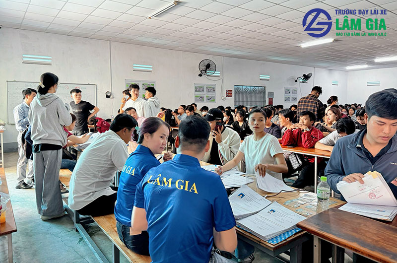 Hướng dẫn học thi lý thuyết bằng lái xe máy tại lâm gia