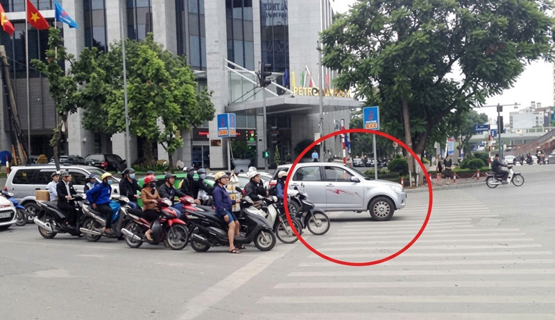 Lỗi ô tô dừng quá vạch