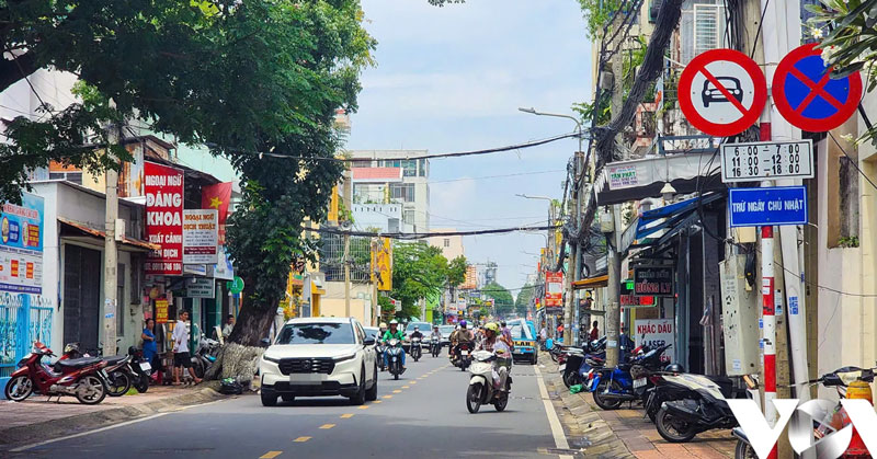 Xe ô tô đi vào đường cấm